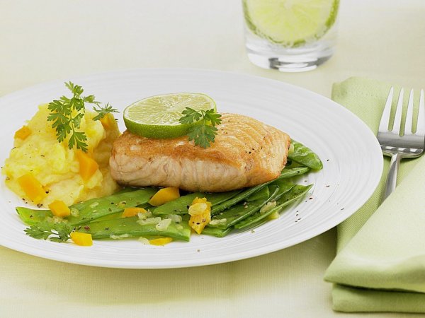 98017-960x720-lachsfilet-mit-kuerbis-pueree